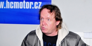 Jediné, čeho se tady bojím, je čerstvý vzduch, vtipkoval Petr Rosol po příchodu na jih