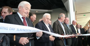 Za přítomnosti legend otevřela bránu kamenná Síň slávy českého hokeje