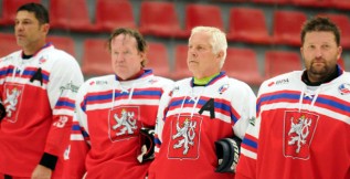 Vítězství veteránů České republiky nad Motorem podpořil dvěma góly a nahrávkou Petr Rosol  