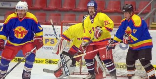 Old Boys několika generací zaplnili Budvar arénu. Modří si zastříleli proti Žlutým