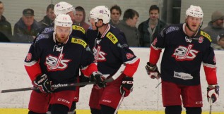 David Servis dával góly jen do poloviny zápasu, přesto zahájil kvalifikaci hladkým výsledkem 