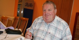 Sedmdesátníka Josefa Horešovského už hokej tolik nebere. Dává přednost vinné révě 