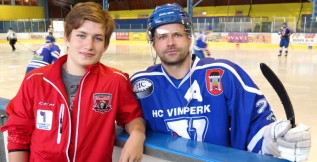 O triumfu Vimperka nad Žirovnicí rozhodl v nájezdech Martin Janda. Milevsko zvítězilo v Telči
