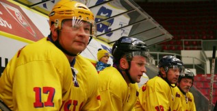 Modří Old Boys přestříleli Žluté. Předvánoční duel zpestřil aktivní účastí Václav Prospal