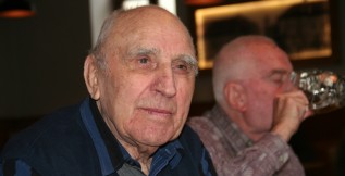 Třetí letošní devadesátník Zdeněk Kaucký se pořád baví hokejem. Organizuje krajské soutěže