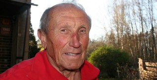 Hokejka podepsaná Američany visela v Alžíru. Potom U Tří sedláků, vzpomíná Antonín Cisler