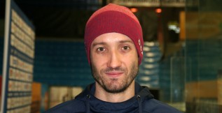 Reprezentační gólman Šimon Hrubec jezdí v Pekingu taxíkem. V Číně stráví s rodinou i Vánoce