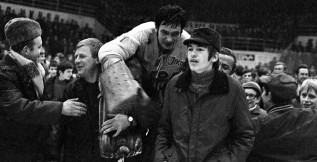 V úspěšné kvalifikaci před půl stoletím se Motor za soupeři přemisťoval letadlem