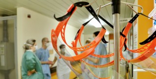 Peníze na pomoc zdravotníkům – také jihočeským – pomohou vybrat hvězdy zámořské NHL