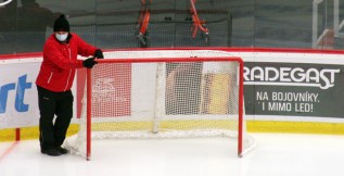 Ohlédnutí: Pandemie koronaviru poznamenala průběh základní části Tipsport extraligy