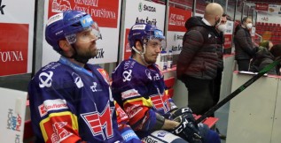 Václav Prospal a René Vydarený se loučili nemilou domácí porážkou od třineckých Ocelářů