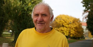 Karlu Procházkovi zlomil soupeř hůl. Písecký centr vyškubl tu jeho a pokračoval ve hře