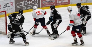 V pardubické extraligové aréně si Black Dogs vyšlápli na Riders. Skolili je deseti údery 