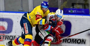 Deset tisíc fanoušků hnalo dopředu pardubické Dynamo, ale třetí čtvrtfinálovou výhru bral Motor