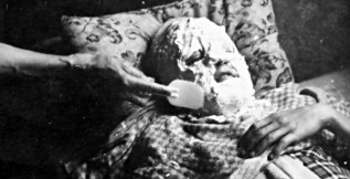 Příběh (ze) staré fotografie (9): Václav Svatoš nosil ve čtrnácti průkopnickou masku z laminátu