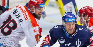 Čermákovu vítěznou premiéru pečetil Vopelka na hradeckém ledě do prázdné klece