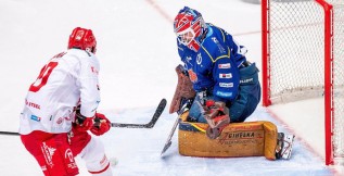 Čtvrtfinálovou sérii zahájil lépe obhájce titulu. Jihočeši inkasovali při své power play