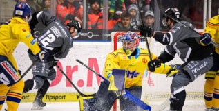 Výsledek ve Varech zachránil Kubík při power play. Přidal i vítězný nájezd