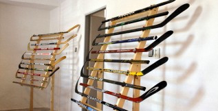 Sedlice u Blatné není hokejovou adresou? Ale ano, je tady stálá výstava holí a puků