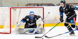 Studentskou přestřelku na ostravském ledě rozštípl kapitán Janoch v prodloužení